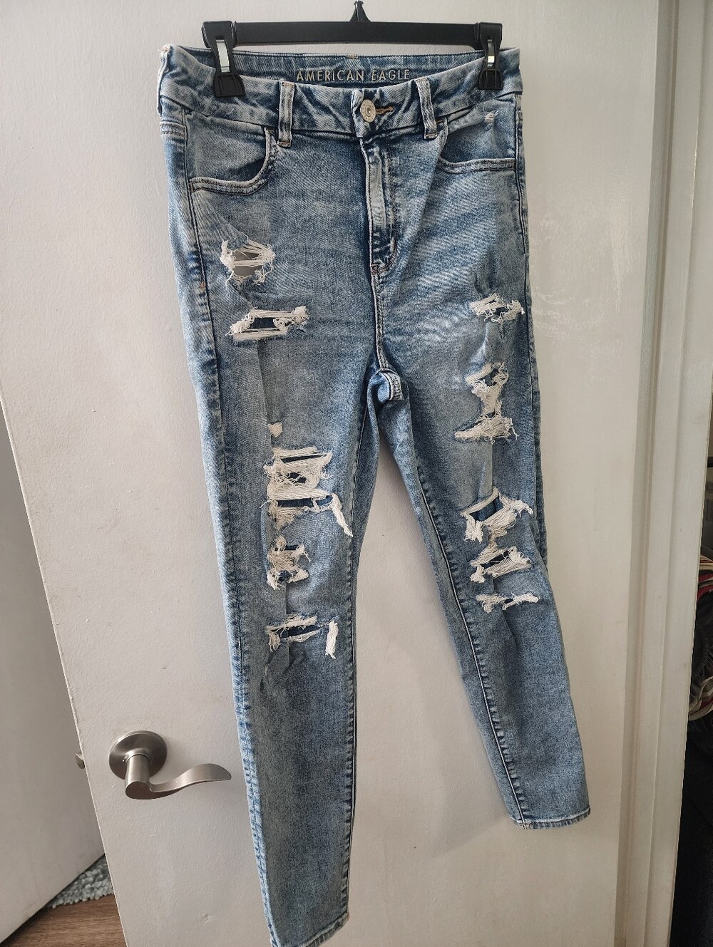NEXT LEVEL STRETCH SKINNY JEANS SIZE 10 RIPPED FRONT DESIGN BY AMERICAN EAGLE